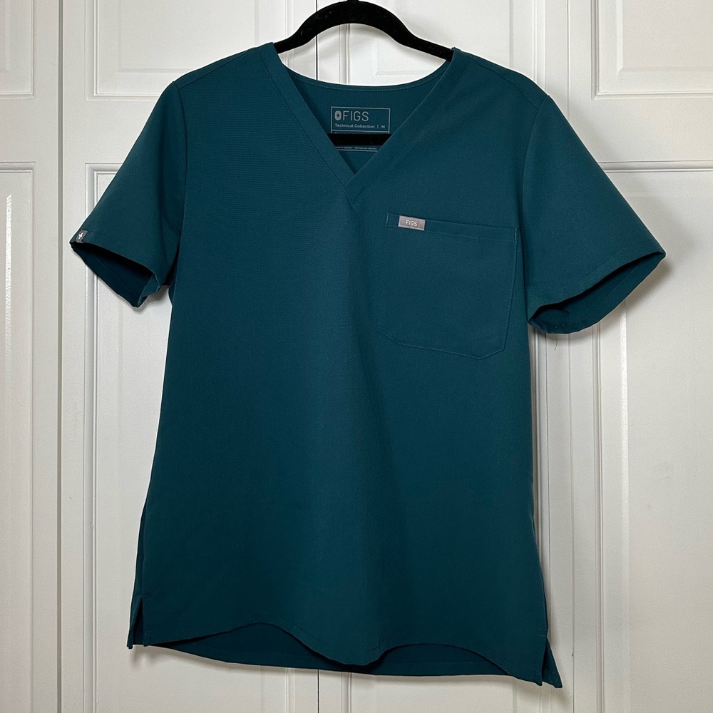 FIGS Women’s Caribbean Blue Casma Scrub Top